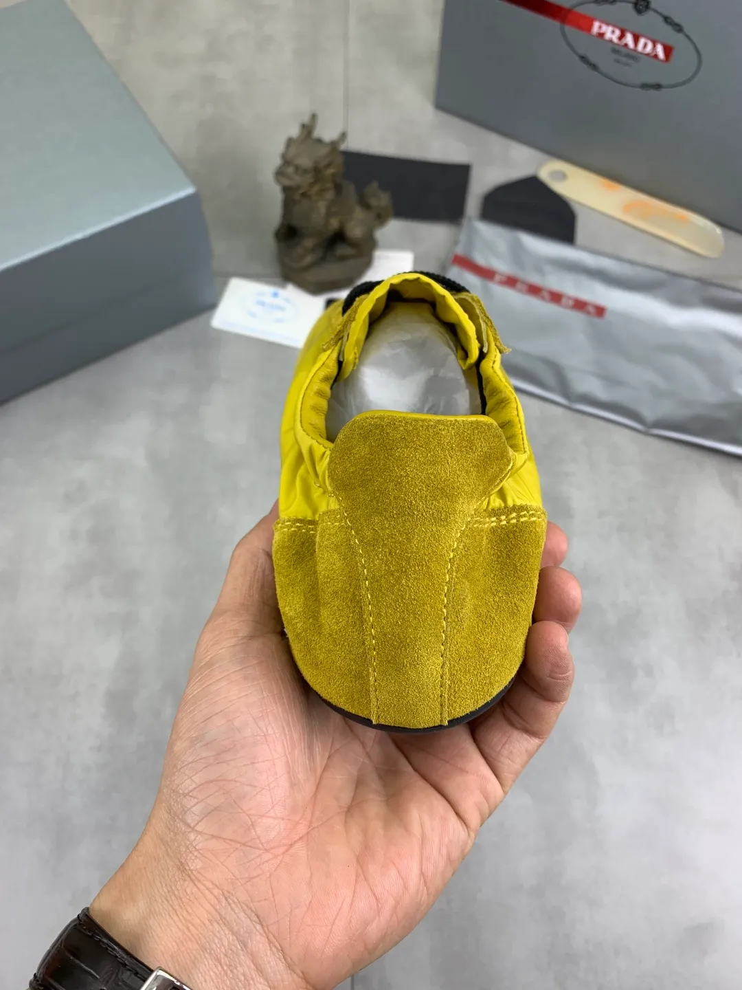 Men's shoes 💰P500💰【New style】hot style is on the official website, 🆘 Trendy brand (Prada) mainly promotes hot style, avant-garde and versatile fashion men's shoes private version mold opening, cowhide surface splicing 1:1 replica... fashionable and simple, original imported cowhide lining cowhide feet; the atmosphere and personality are more fashionable, eye-catching and pursuing class. It will subvert the old idea and be a must-have for fashion trendsetters with you! Must keep it for yourself! Tall and comfortable, large and low, high-end quality workmanship. Size: 38-44; 6️⃣colors available.